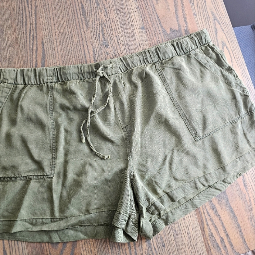 GAP drawstring shorts
